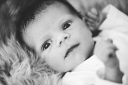 Nadja Morales fotografiert eine Portrait Babyaufnahme.